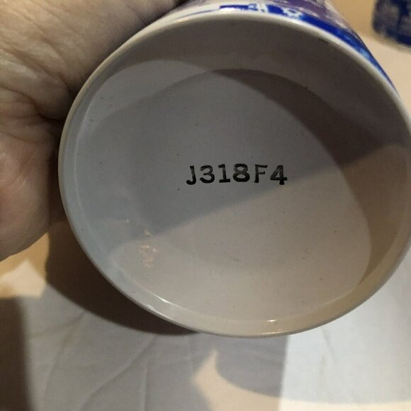 Lot of 2 Santa Fake Snow Spray Flocking Tree & Window Christmas 9 and 10 oz - Picture 7 of 7